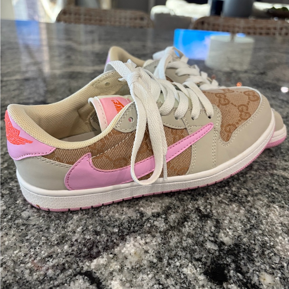 Nike Women's Sneakers in Pink and Tan